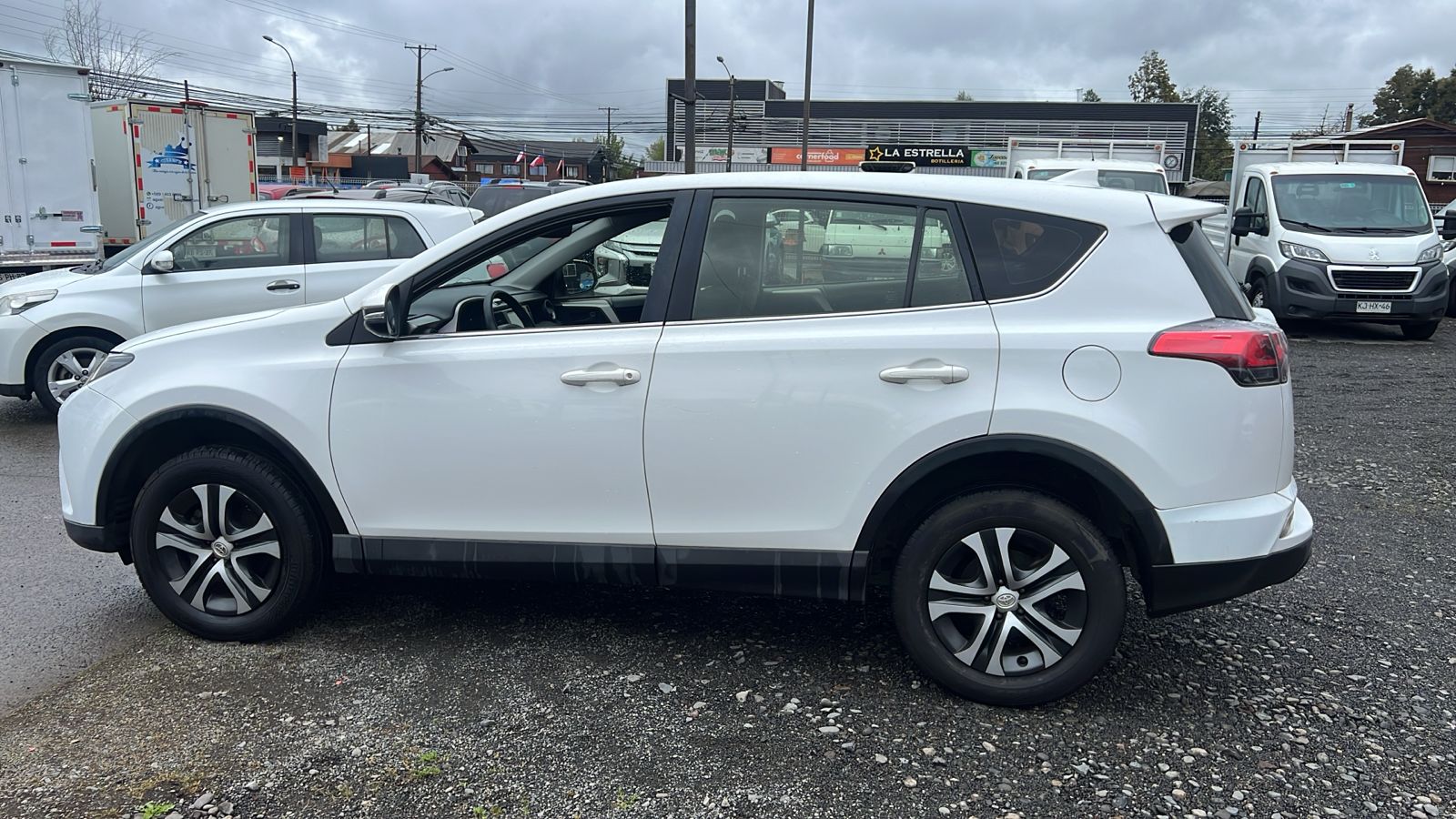 Toyota Rav4 Suv — foto 2 de 5