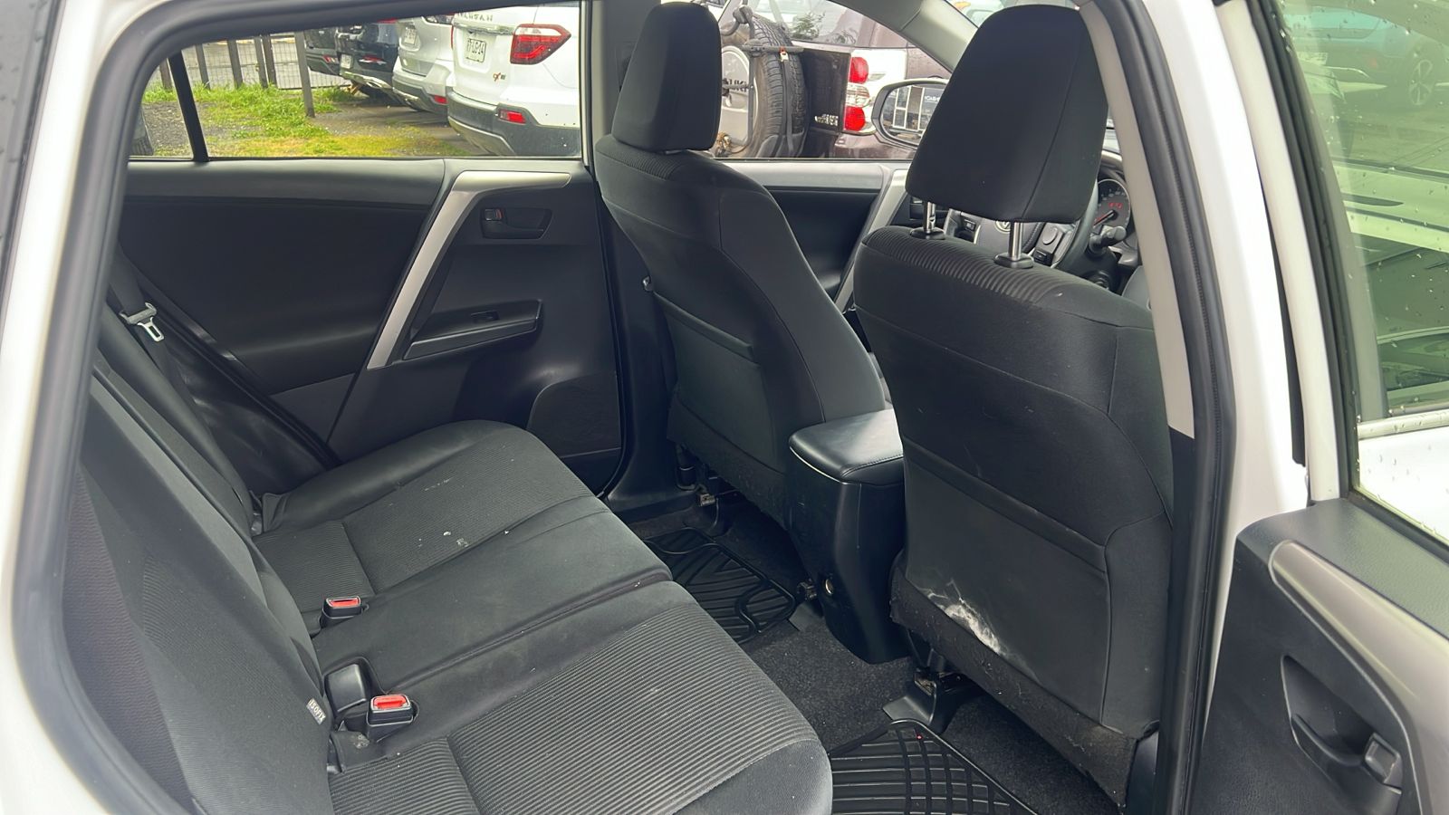 Toyota Rav4 Suv — foto 5 de 5