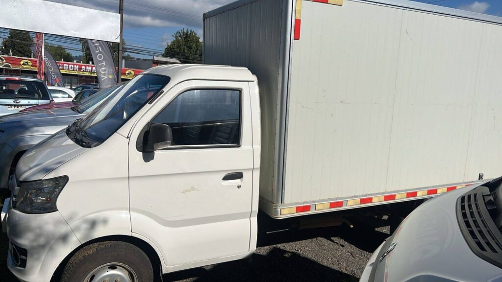 CAMIONETA KYC X5 CARGO BOX 2021