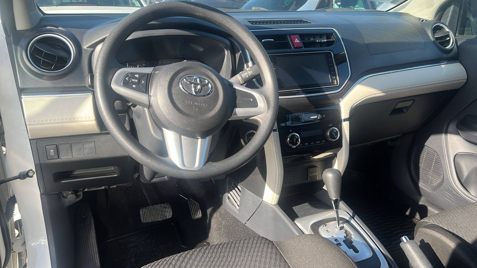 Toyota Suv Rush — foto 6 de 8
