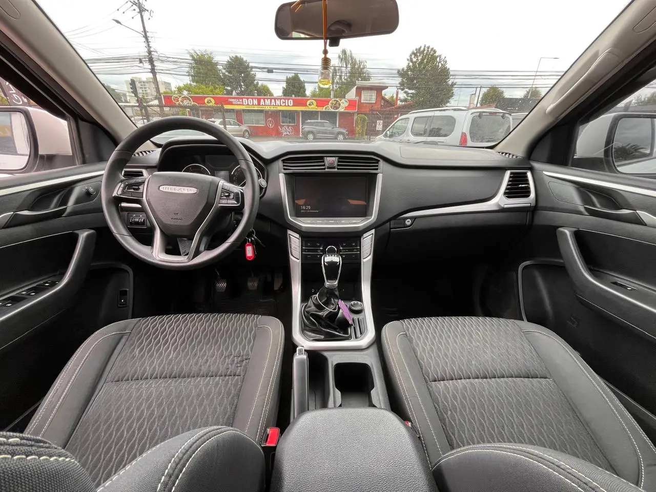 Maxus T60 — foto 7 de 9
