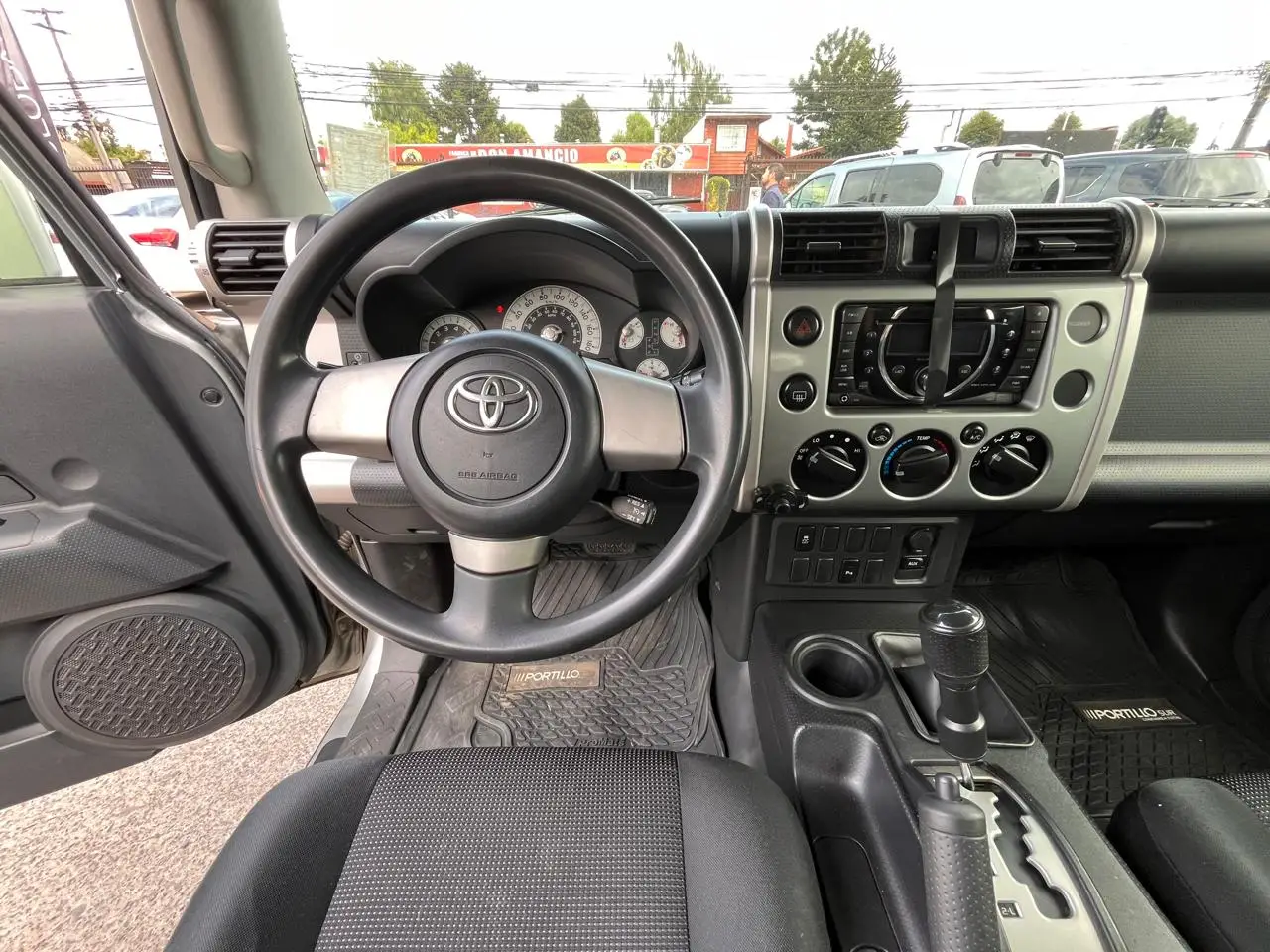 Toyota Fj Cruiser — foto 7 de 9